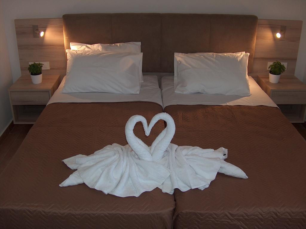 Gerona Mare Apartments Gerani  Phòng bức ảnh