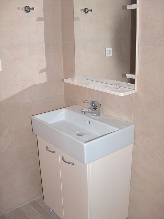 Gerona Mare Apartments Gerani  Phòng bức ảnh