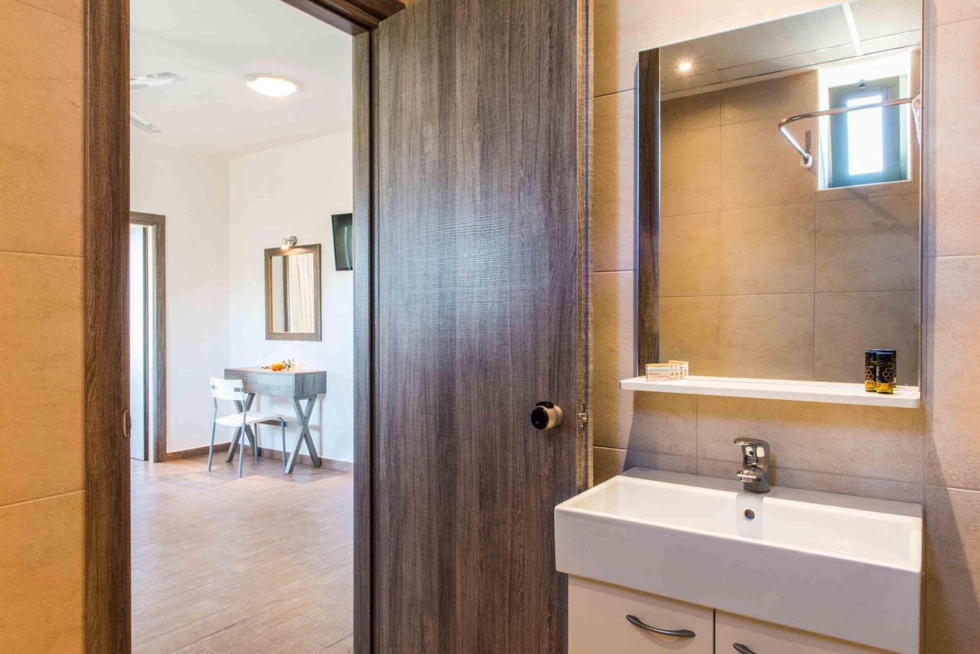 Gerona Mare Apartments Gerani  Ngoại thất bức ảnh