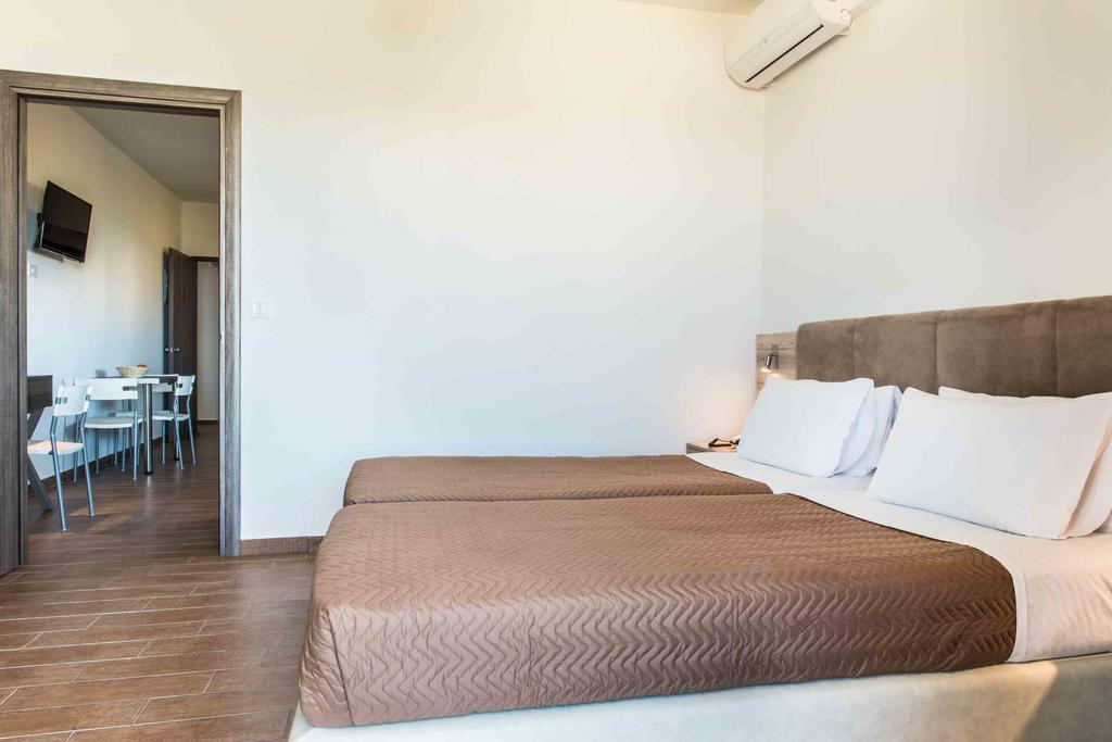 Gerona Mare Apartments Gerani  Ngoại thất bức ảnh