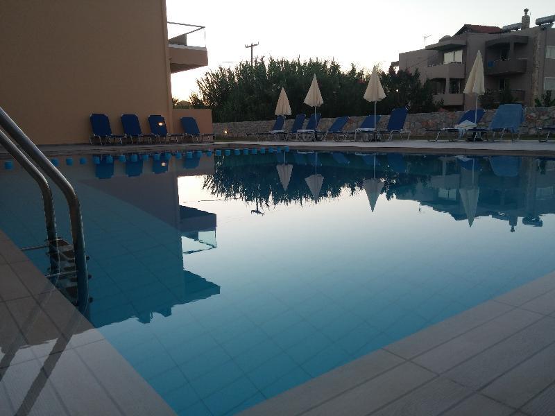 Gerona Mare Apartments Gerani  Ngoại thất bức ảnh