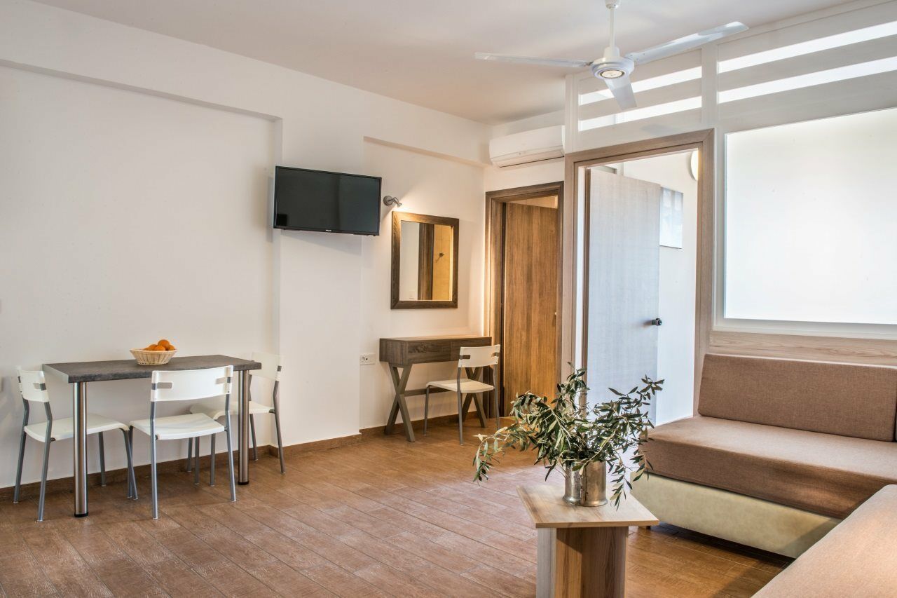Gerona Mare Apartments Gerani  Ngoại thất bức ảnh
