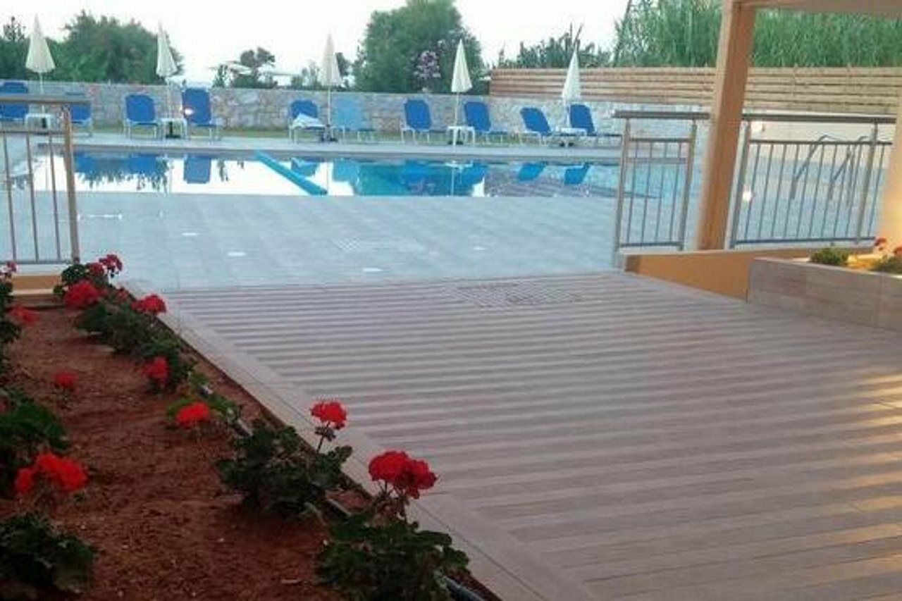 Gerona Mare Apartments Gerani  Ngoại thất bức ảnh