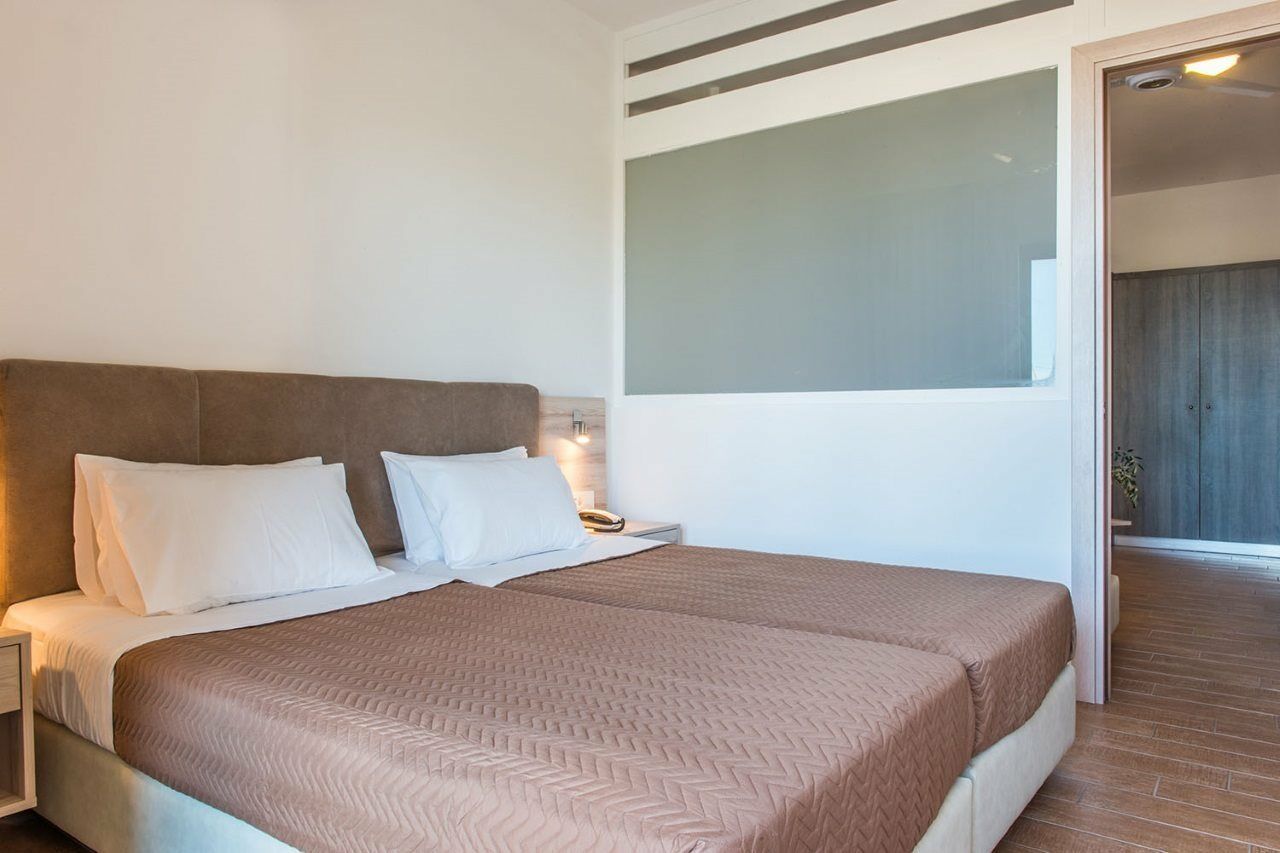 Gerona Mare Apartments Gerani  Ngoại thất bức ảnh